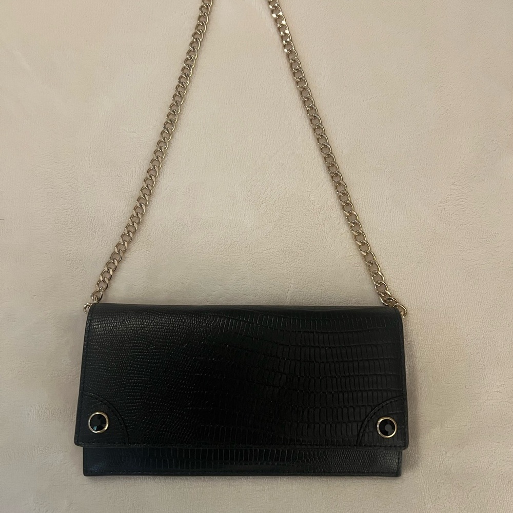 🩷 Juicy Couture Cowhide
Leather Wallet Black. / Gold
Chain Wristlet💚